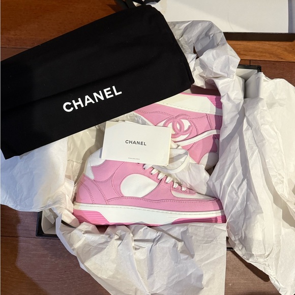 SOLD ! ๐CHANEL PINK & WHITE HIGH TOP SNEAKERS. NIB SIZE 8.5 - Picture 11 of 14